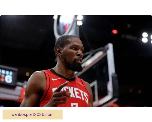 火箭更衣室泼水庆祝杜兰特超越乔丹 赤膊领取比赛用球回忆经典时刻